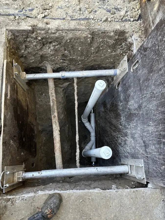 Experienced plumber completing Drain Cleaning work in Rosemont